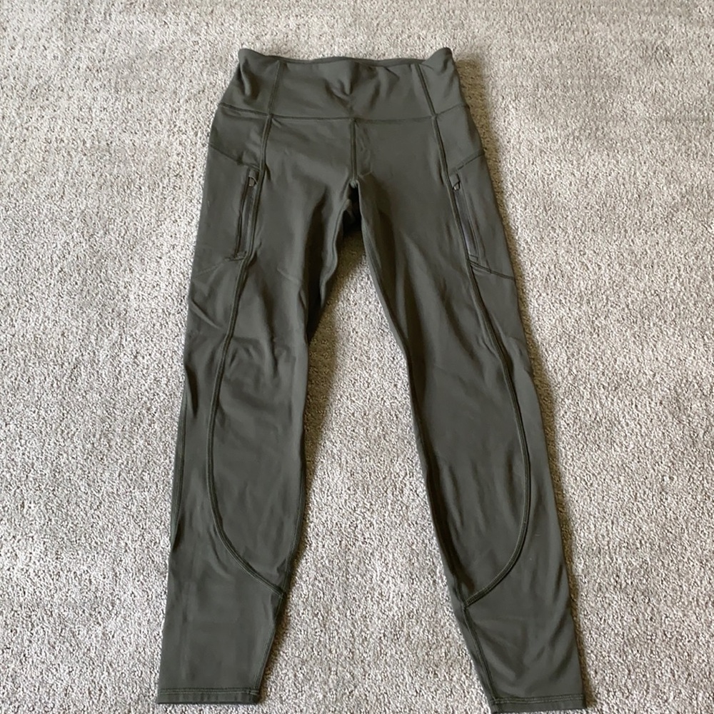 Athleta Tight in Olive Green size Small